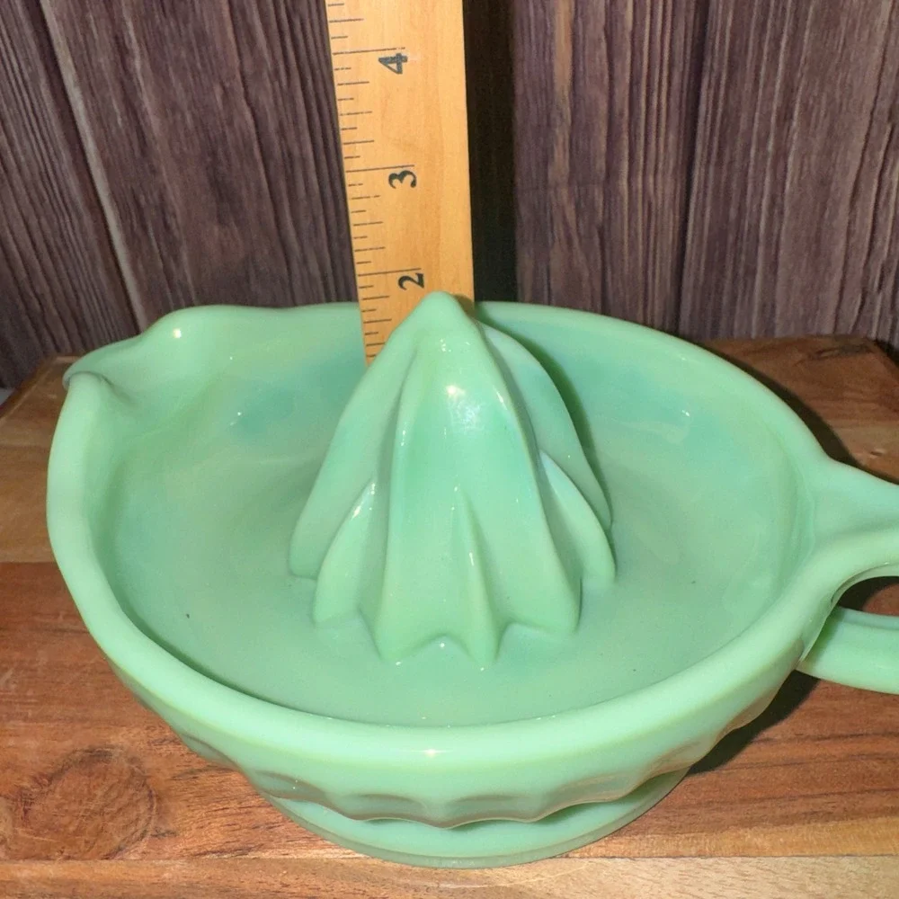 Jadeite Glass Citrus Juicer Reamer Green Vintage Mid-Century Kitchenware 6in